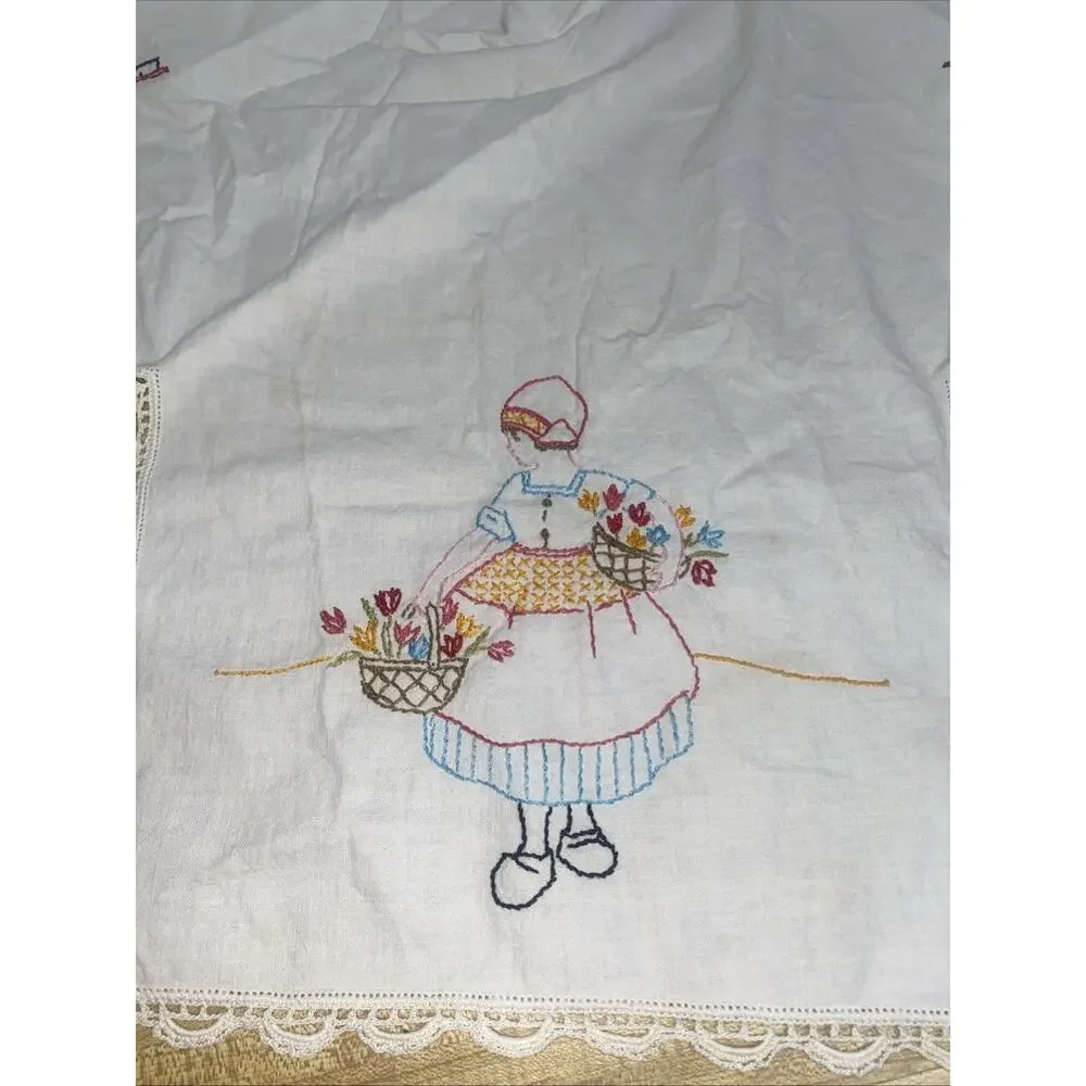 Set Of Hand Embroidered Tablecloth (1) & Napkins (4) Dutch Windmill Crochet Lace